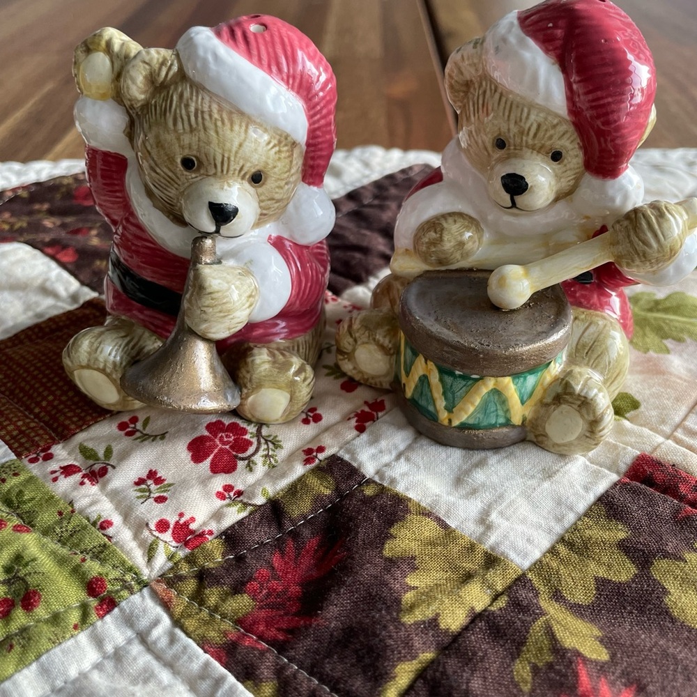 Vintage Christmas bear salt and pepper shakers